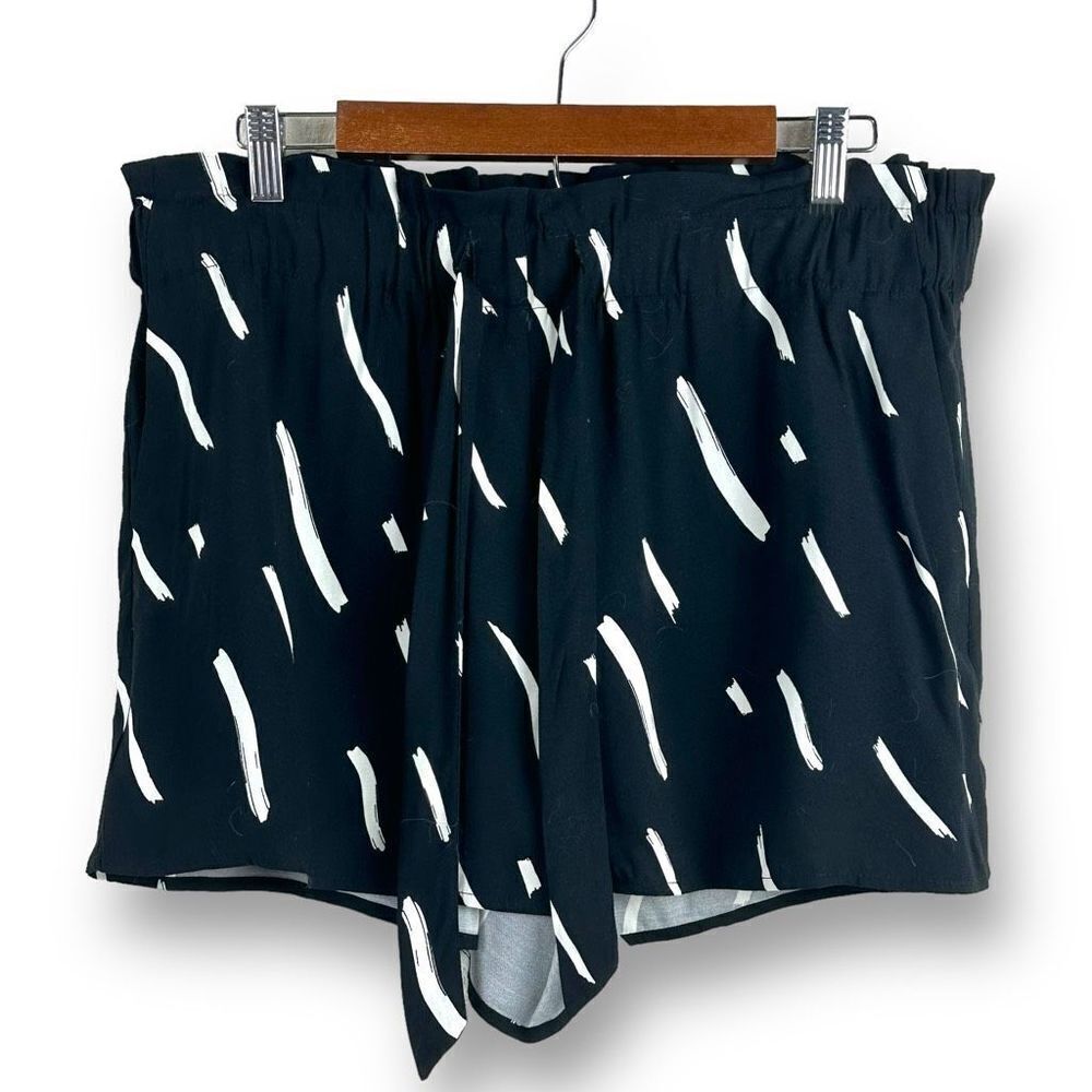 Loft Women's L Paper Bag Waist Pull On Shorts Black White Abstract Stripe‎ New
